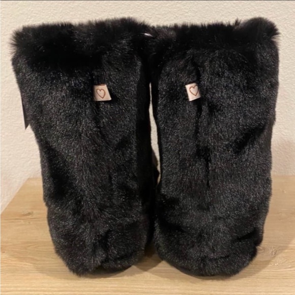 Lauren Conrad Black Faux Fur Slippers - Picture 4 of 5